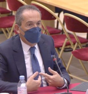 Patrick Drahi au Sénat, le 2 février 2022. // Source : Capture d'écran Sénat Patrick Drahi au Sénat, le 2 février 2022. // Source : Capture d'écran Sénat