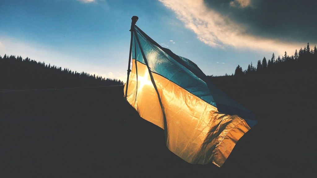 drapeau Ukraine // Source : Max Kukurudziak