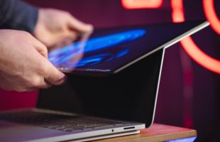 Surface Laptop Studio // Source : Louise Audry pour Numerama