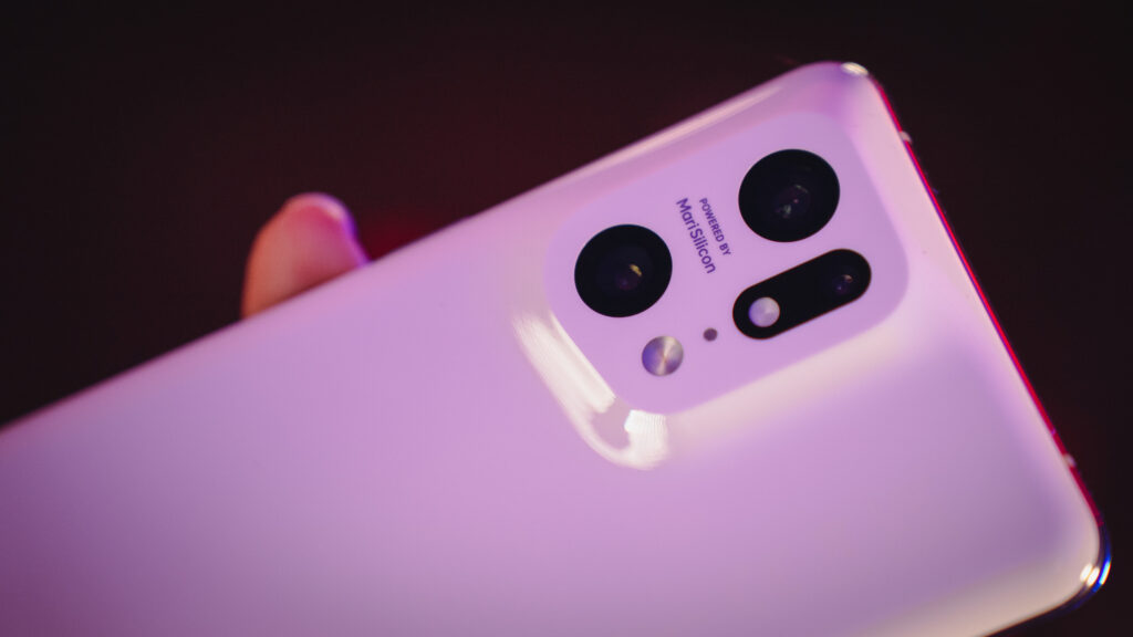 Oppo Find X5 Pro // Source : Louise Audry pour Numerama