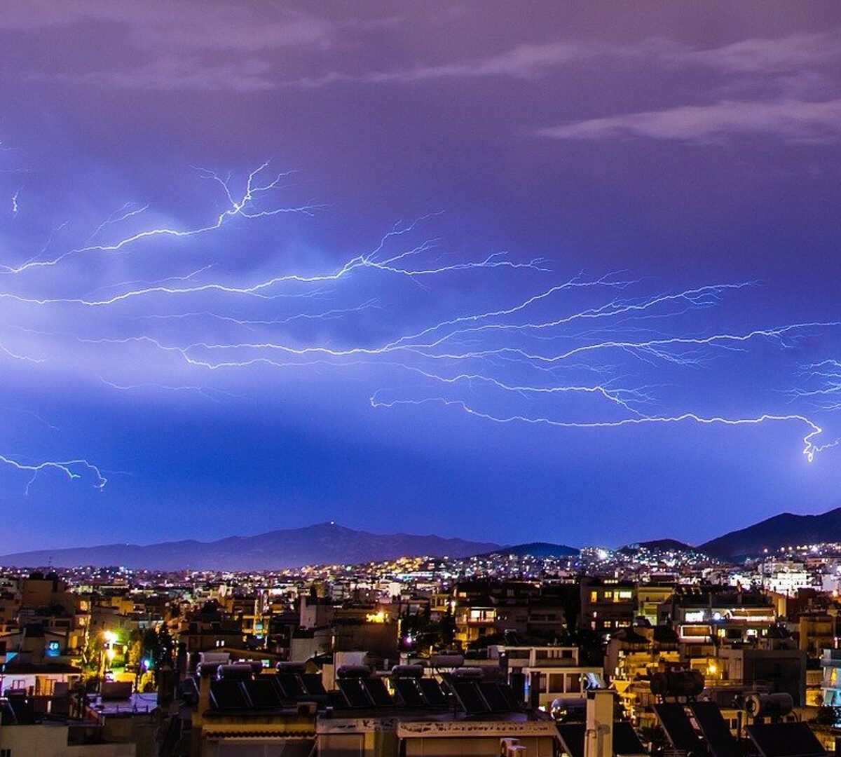 Éclair lors d'un orage. // Source : Pixabay