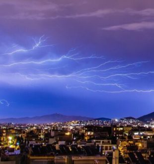 Éclair lors d'un orage. // Source : Pixabay