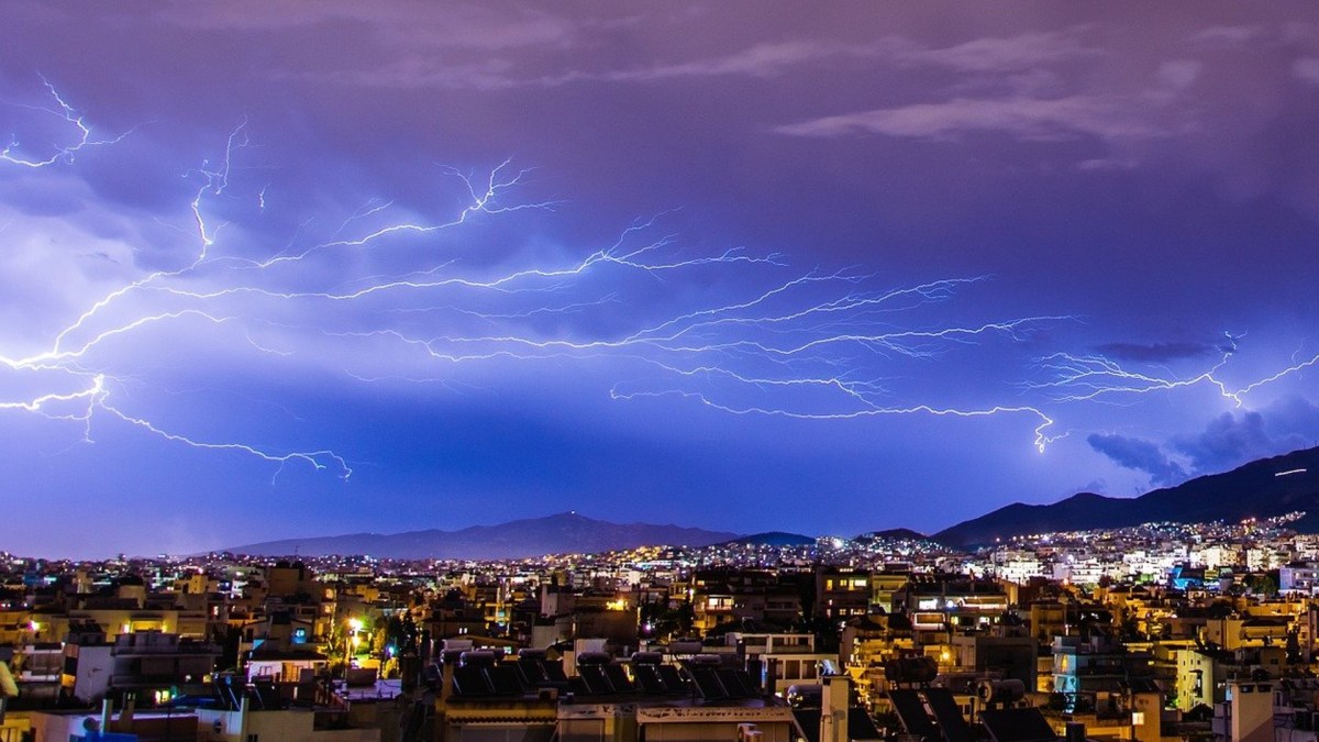 Éclair lors d'un orage. // Source : Pixabay