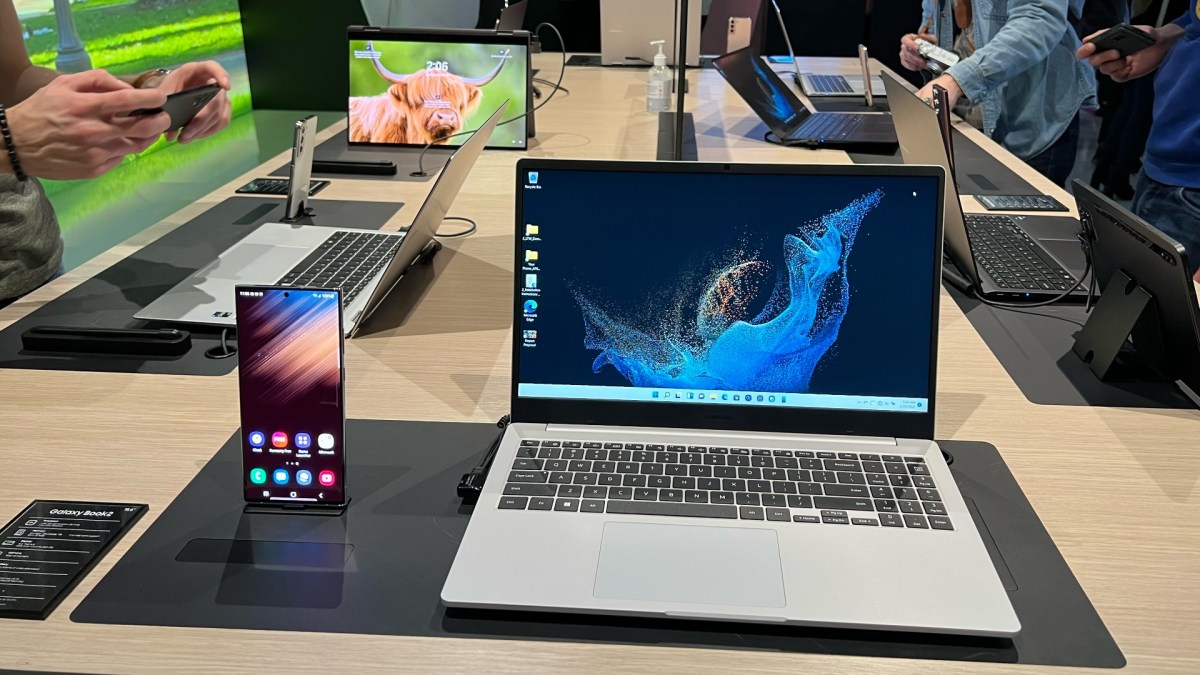 Les Samsung Galaxy Book 2. // Source : Numerama