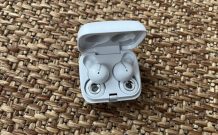 Les écouteurs Sony EarBuds dans leur boîtier // Source : Maxime Claudel Les écouteurs Sony EarBuds dans leur boîtier // Source : Maxime Claudel
