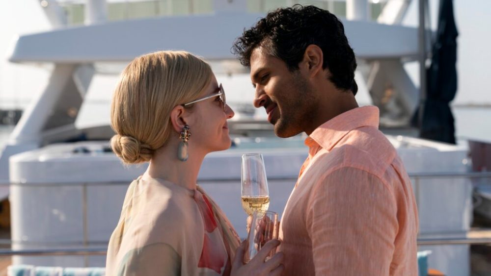 Champagne, amour et yacht à Ibiza // Source : Aaron Epstein/Netflix