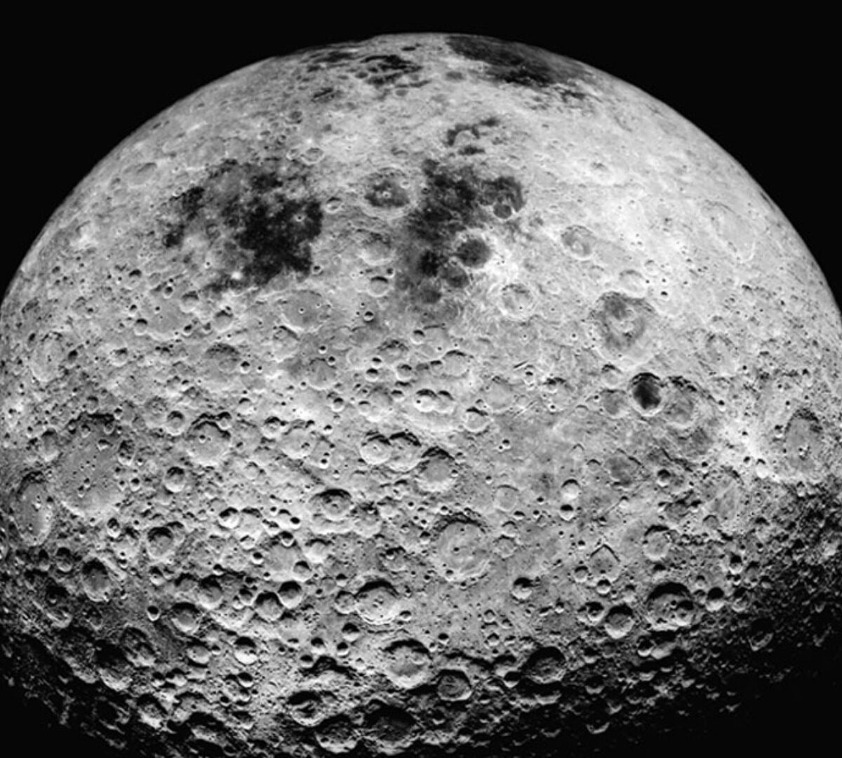 La face cachée de la Lune vue par la mission Apollo 16. // Source : Flickr/CC/Apollo 16 Crew, NASA (photo recadrée)