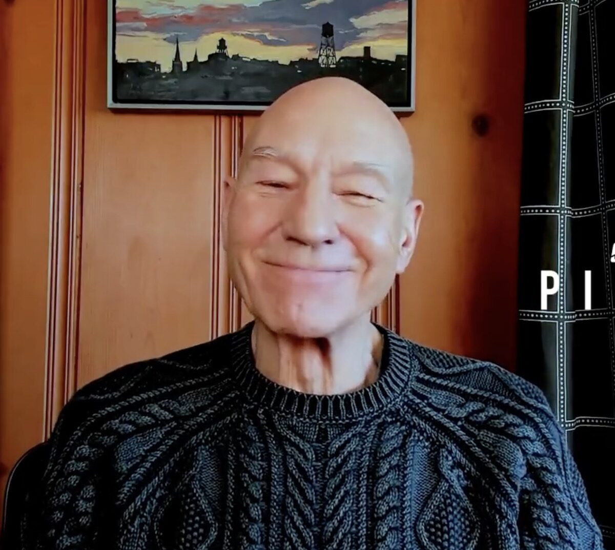 Patrick Stewart en promotion // Source : Twitter/ethanalter