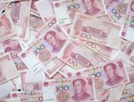 Des billets de 100 yuan // Source : Eric Pouzet / Unsplash