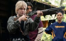Natalie, la rebelle du groupe, doit partir chasser pour nourrir les survivantes. // Source : Showtime Natalie, la rebelle du groupe, doit partir chasser pour nourrir les survivantes. // Source : Showtime