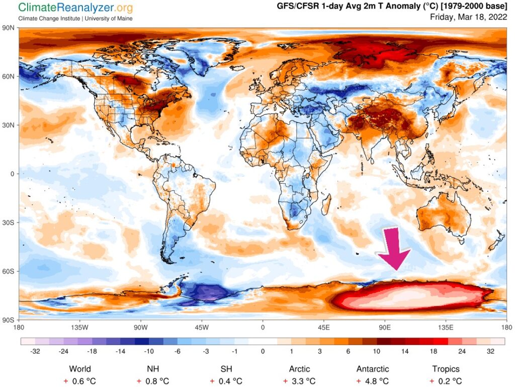 L'anomalie en Antarctique est pointée par la flèche rose. // Source : ClimateReanalyser.org
