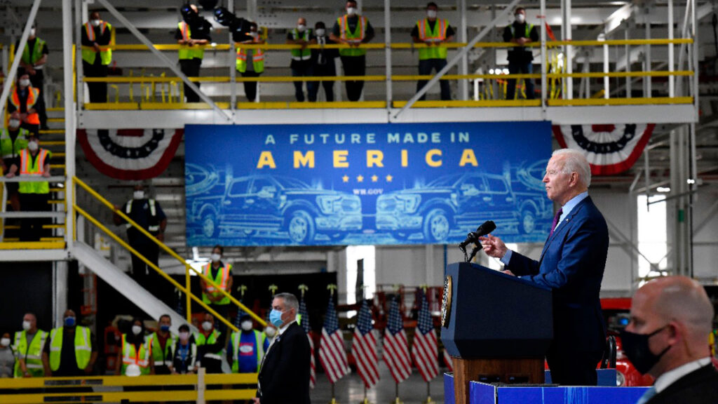 Joe Biden en visite chez Ford USA // Source : Ford USA