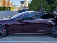 La Tesla Model S violette d'Elon Musk // Source : Electrek