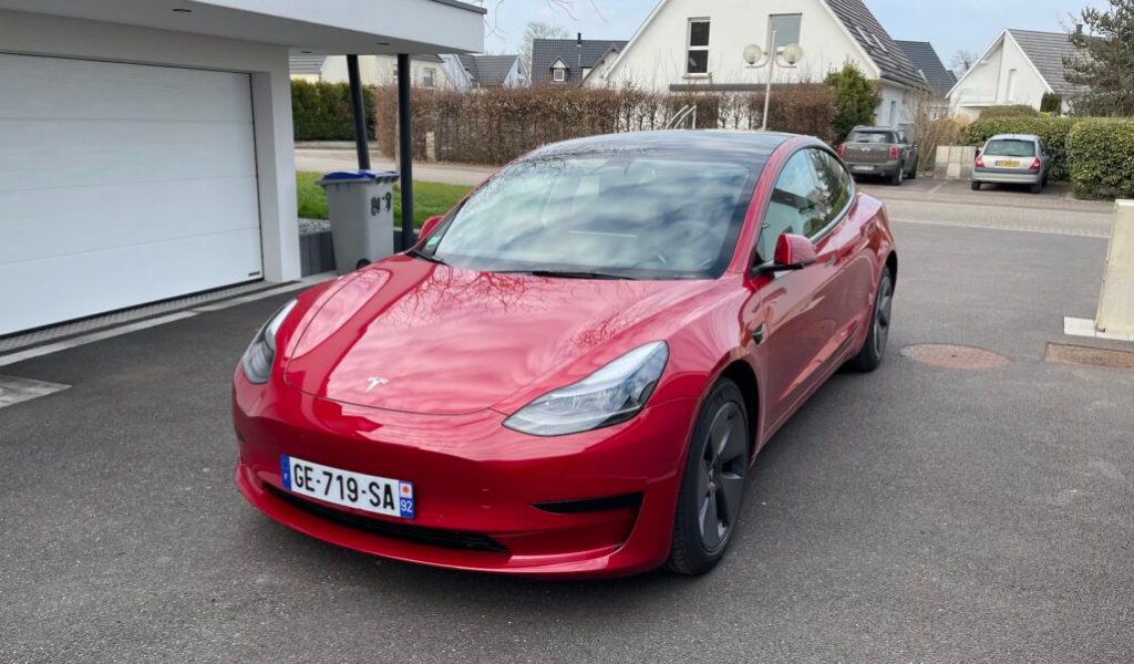 Tesla Model 3 (2022) // Source : Maxime Claudel pour Numerama Tesla Model 3 (2022) // Source : Maxime Claudel pour Numerama