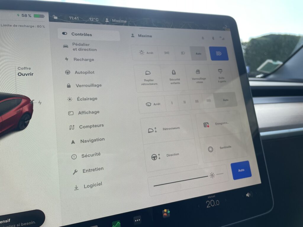 Interface v11 des Tesla