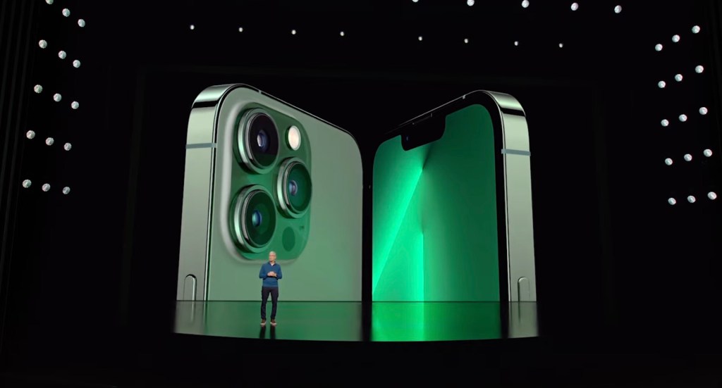 Les deux nouveaux iPhone verts // Source : Apple