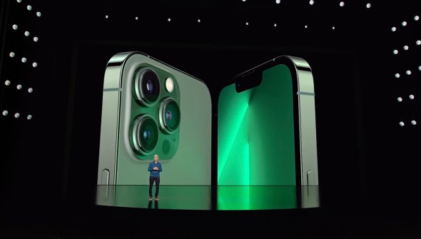 Les deux nouveaux iPhone verts // Source : Apple