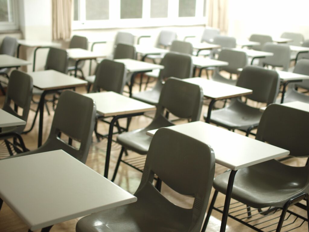 Anne Hidalgo, Emmanuel Macron et Éric Zemmour sont en faveur de l'apprentissage du code à l'école // Source : Mche Lee / Unsplash