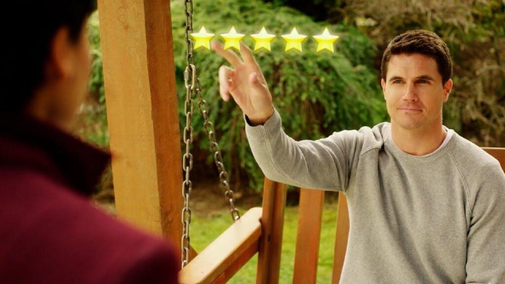Nathan, mettant 5 étoiles à son « angel », Nora. // Source : Prime Video