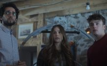 Omar Mebrouk, Jade Pedri et Thomas Chomel dans Parallèles // Source : Disney+ Omar Mebrouk, Jade Pedri et Thomas Chomel dans Parallèles // Source : Disney+