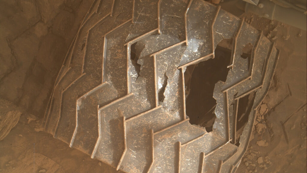 rover curiosity trou roue