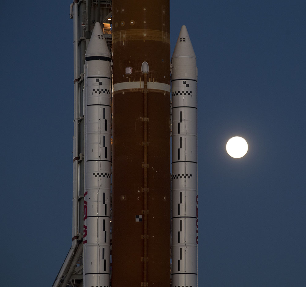 SLS Artemis 8