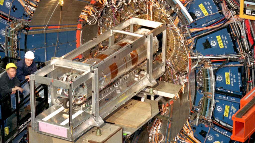 Le détecteur de collision du Fermilab a enregistré les collisions de particules de haute énergie produites par le collisionneur Tevatron de 1985 à 2011. // Source : Fermilab
