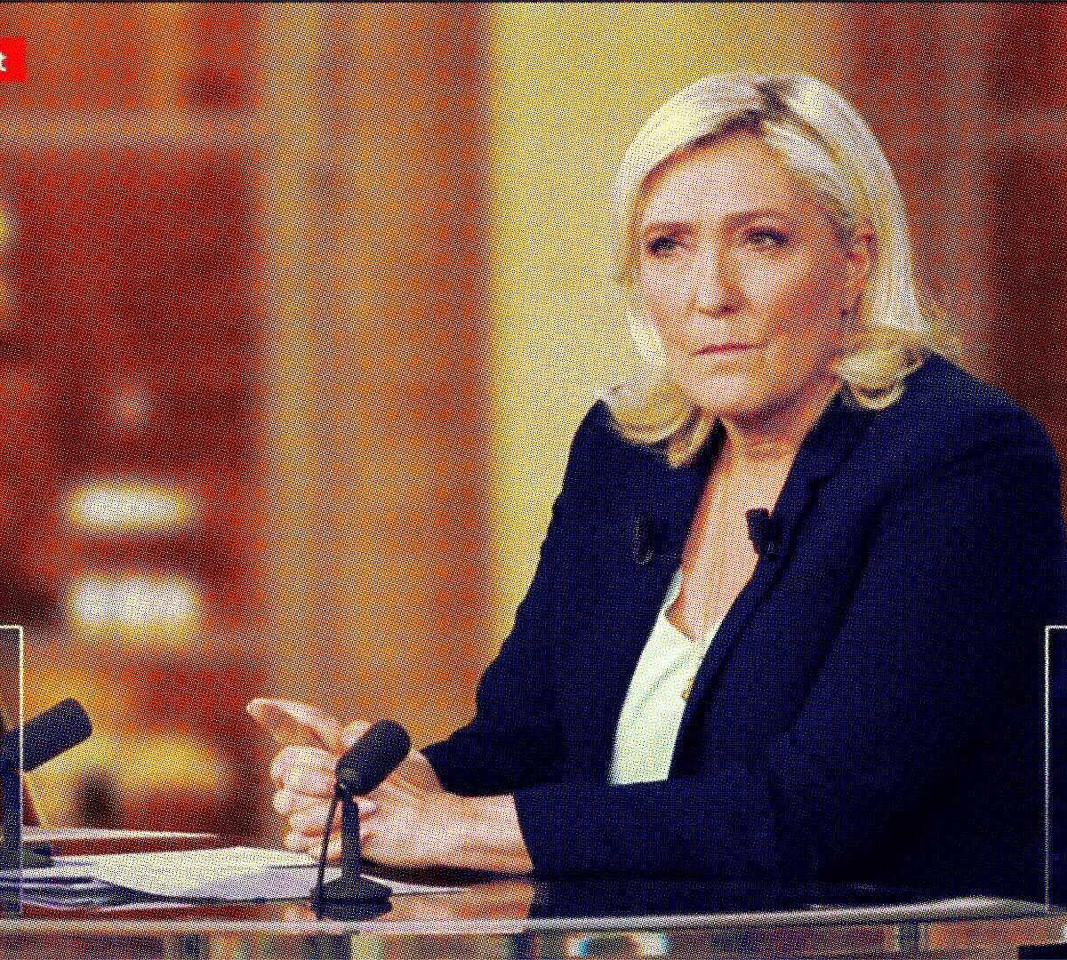 Marine Le Pen pendant le débat de l'entre deux tours, le 20 avril 2022 // Source : France Info / YouTube 