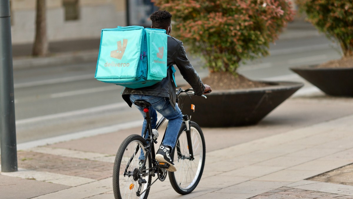 Livraison Deliveroo. // Source : Flickr/CC/Nicolas DUPREY/ CD 78 (photo recadrée)