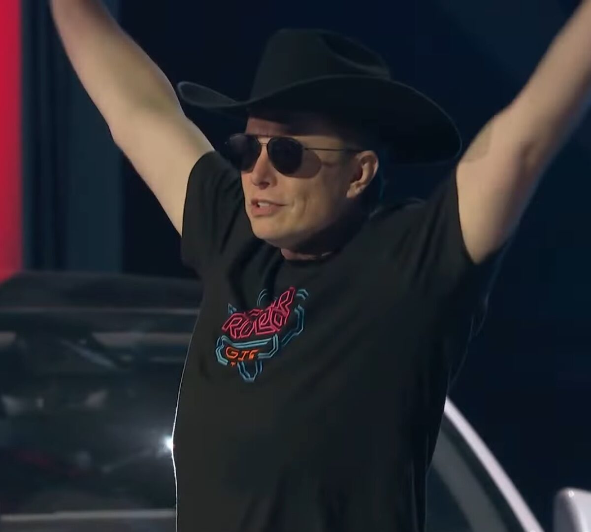 Elon Musk lors d'une conférence Tesla au Texas. // Source : Capture d'écran YouTube