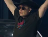 Elon Musk lors d'une conférence Tesla au Texas. // Source : Capture d'écran YouTube