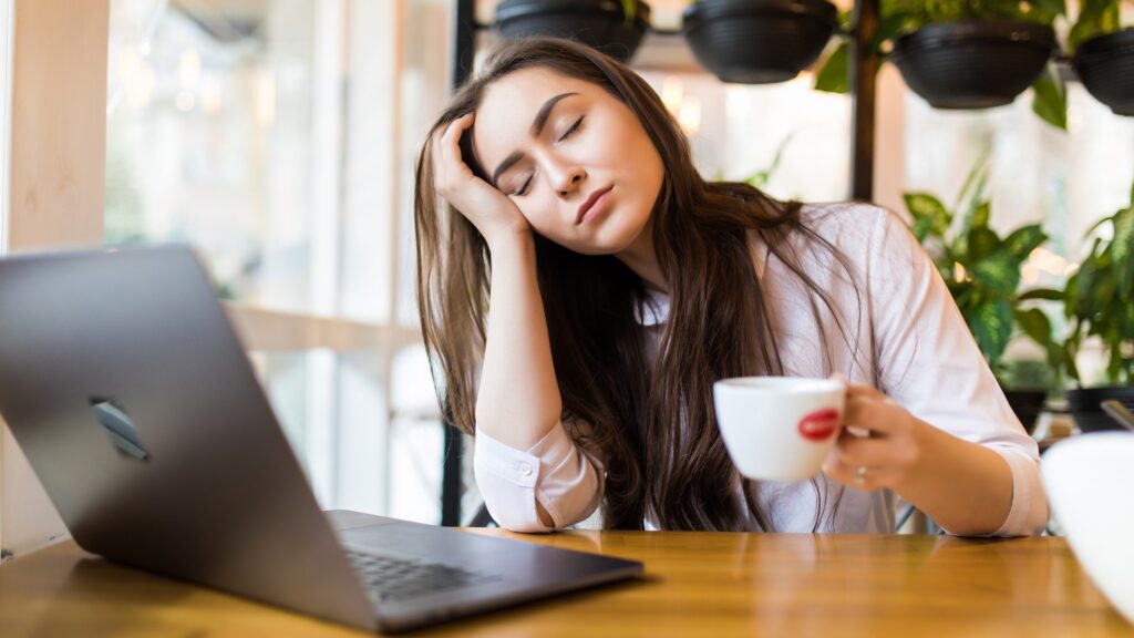 Vous êtes très fatigué après le covid ? 5 conseils d'un médecin Numerama