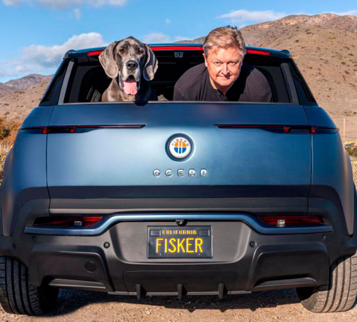 Henrik Fisker dans le coffre du Fisker Ocean // Source : Compte Twitter Henrik Fisker