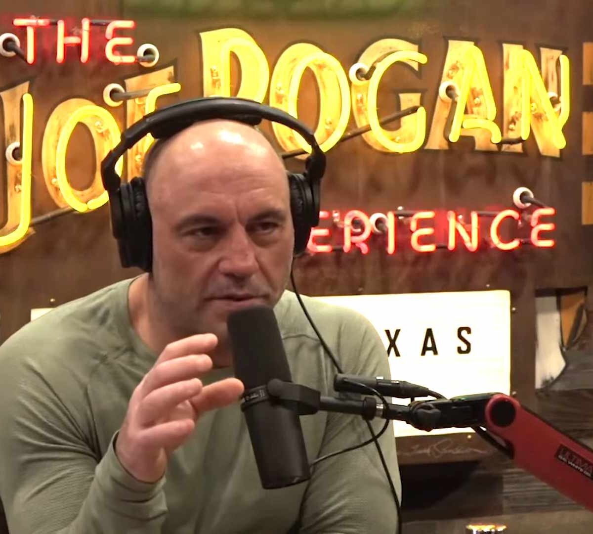 Joe Rogan, le podcasteur polémique, pourrait au final quitter Spotify // Source : The Joe Rogan Experience / YouTube