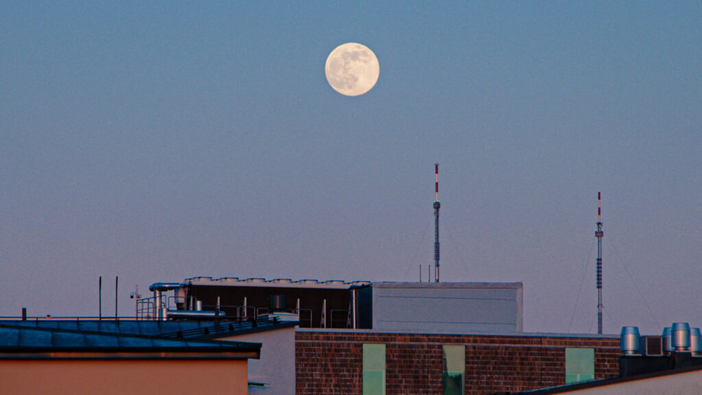 Pleine Lune. // Source : Unsplash/Jesper Kronholm (photo recadrée)