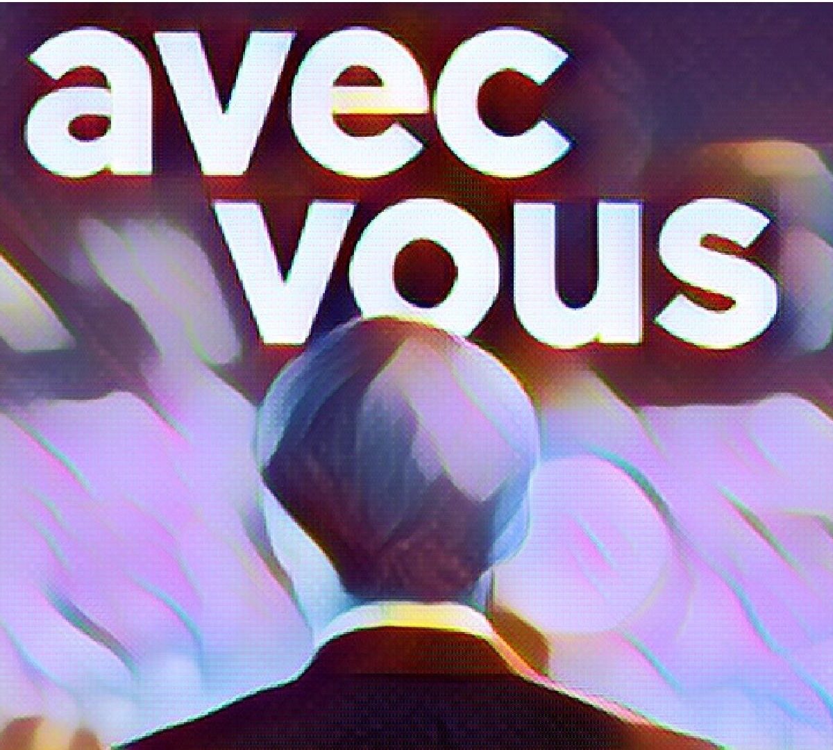 macron modifie affiche