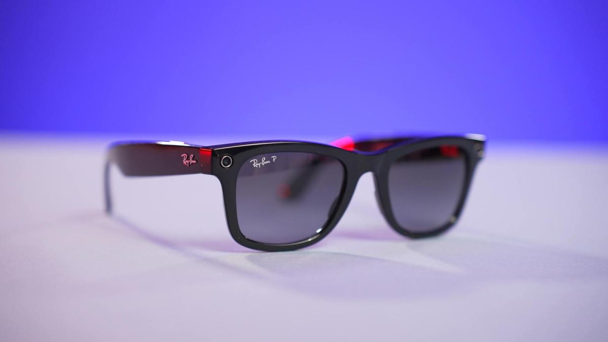 Les Ray-Ban Stories ressemblent à des Ray-Ban normales. // Source : Numerama