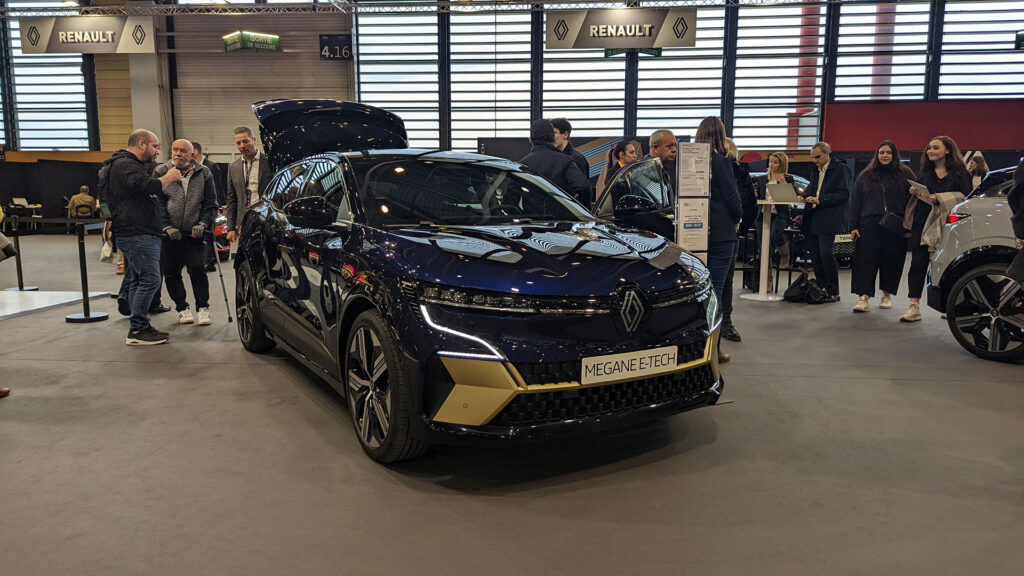 Renault Megane e-tech au salon auto de Lyon // Source : Raphaelle Baut pour Numerama