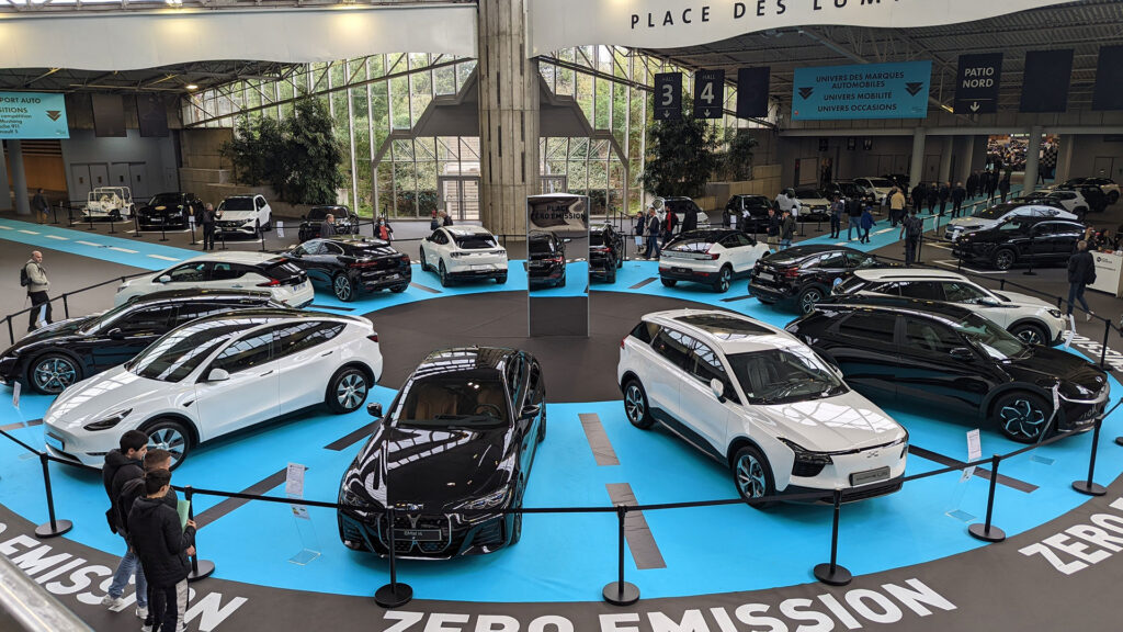 Salon auto de Lyon et son hall dédié aux électriques // Source : Raphaelle Baut pour Numerama