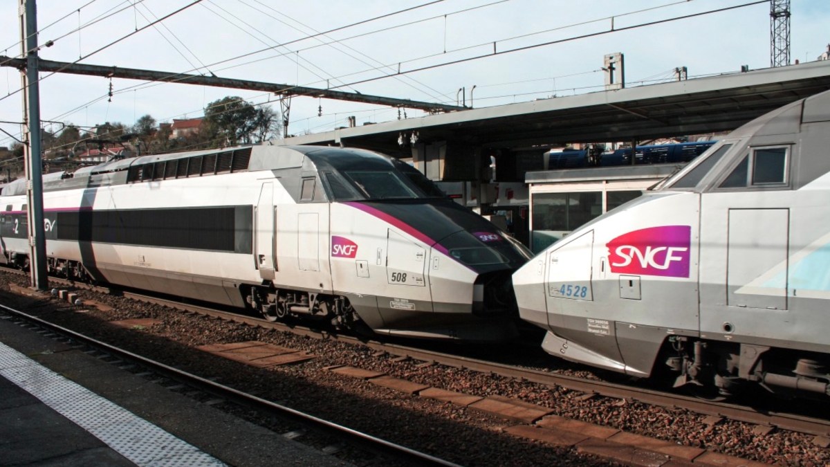 Deux trains de la SNCF // Source : pxhere