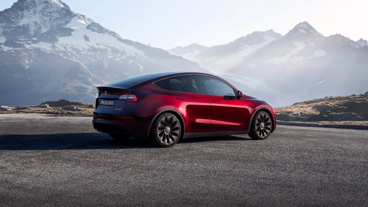 tesla-model-y-rouge