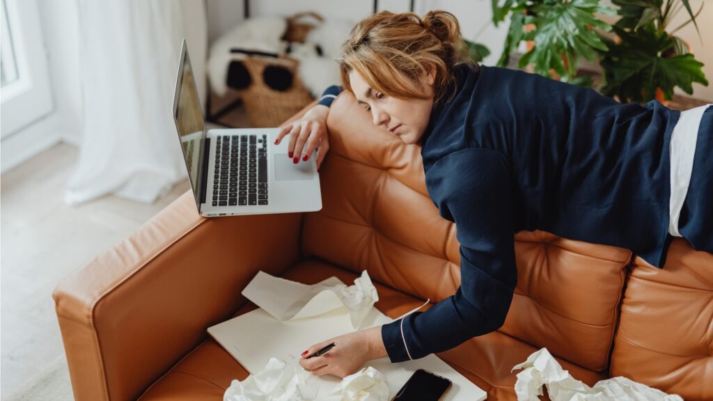 Le télétravail favorise l'idée que l'on peut travailler en étant malade, ce qui n'est pas normal. // Source : Pexels