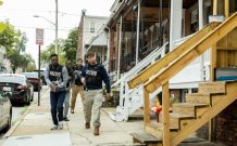 Vingt ans après The Wire, les violences policières de We Own this city prennent toujours aux tripes // Source : HBO Vingt ans après The Wire, les violences policières de We Own this city prennent toujours aux tripes // Source : HBO