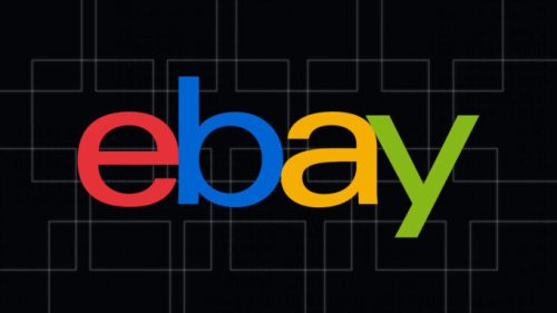 Logo eBay. // Source : Wikimedia/CC/Lippincott Studio/Adrian Frutiger (typeface)., montage Numerama
