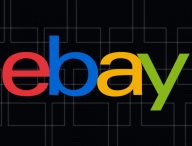Logo eBay. // Source : Wikimedia/CC/Lippincott Studio/Adrian Frutiger (typeface)., montage Numerama