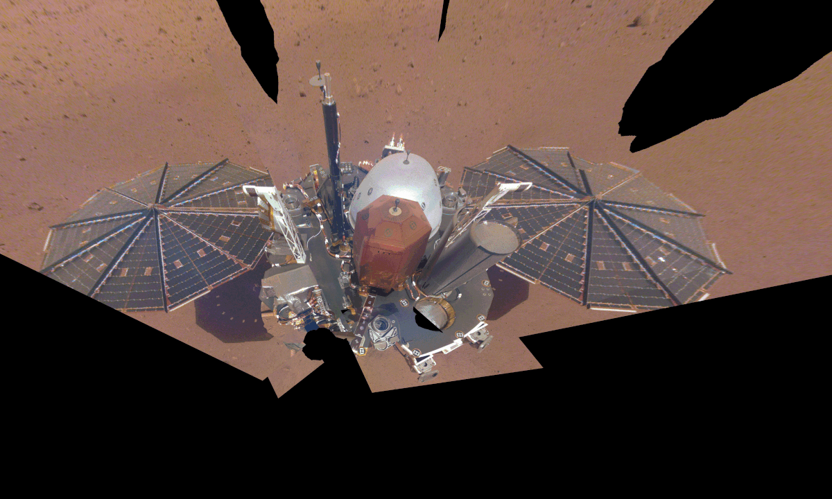 Premier et dernier selfies d'InSight sur Mars. // Source : NASA/JPL-Caltech