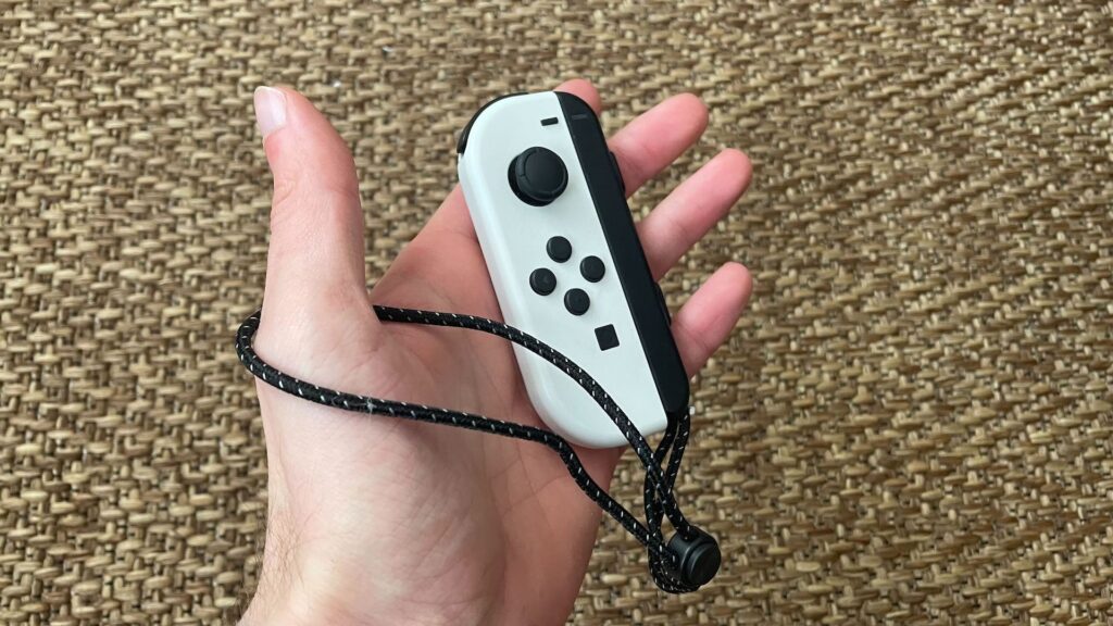 La dragonne du Joy-Con // Source : Maxime Claudel pour Numerama La dragonne du Joy-Con // Source : Maxime Claudel pour Numerama