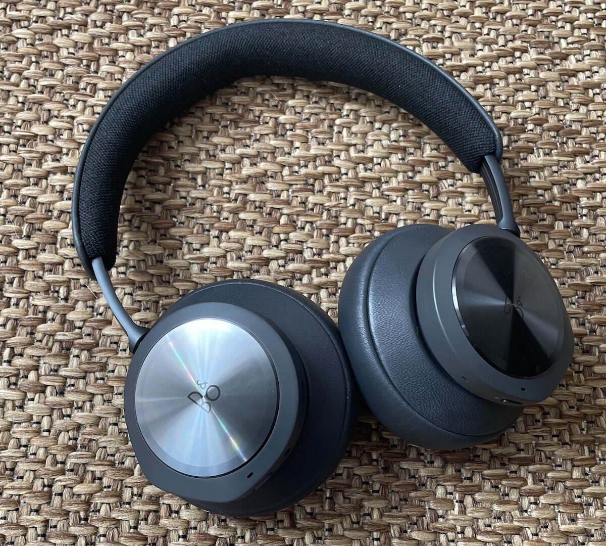 Le casque Bang & Olufsen // Source : Maxime Claudel pour Numerama