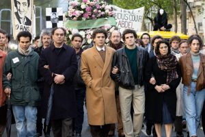 La s&eacute;rie s'attarde notamment sur les cons&eacute;quences politiques de la mort de Malik Oussekine // Source : Disney+