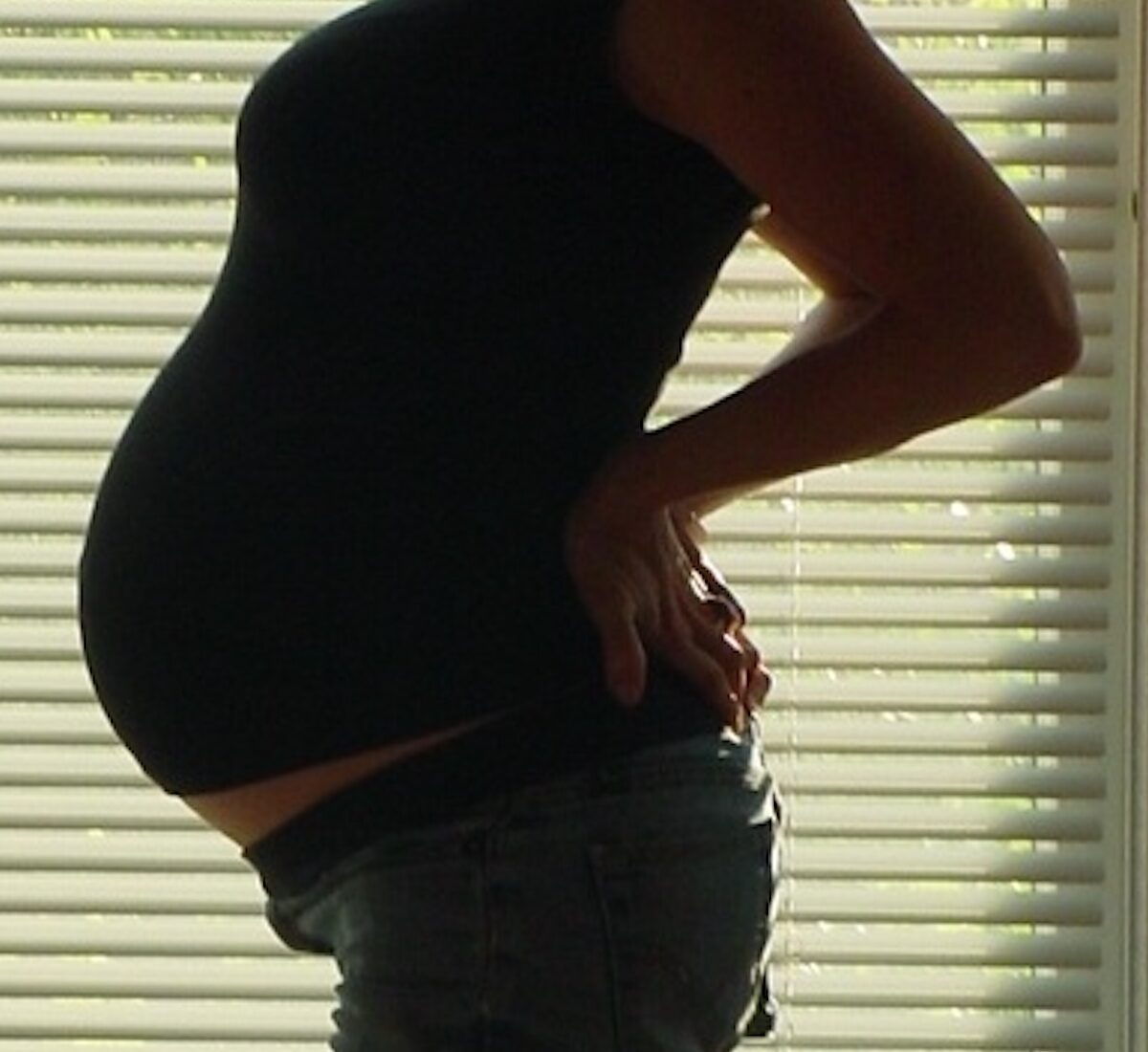 Une femme enceinte // Source : Wikimedia Commons